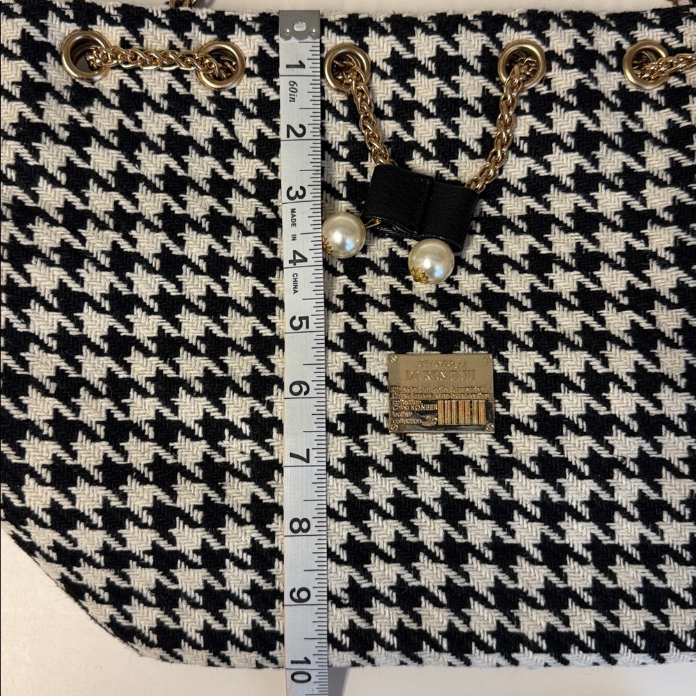 Black and White fabric handbag with gold chain - Picture 9 of 12